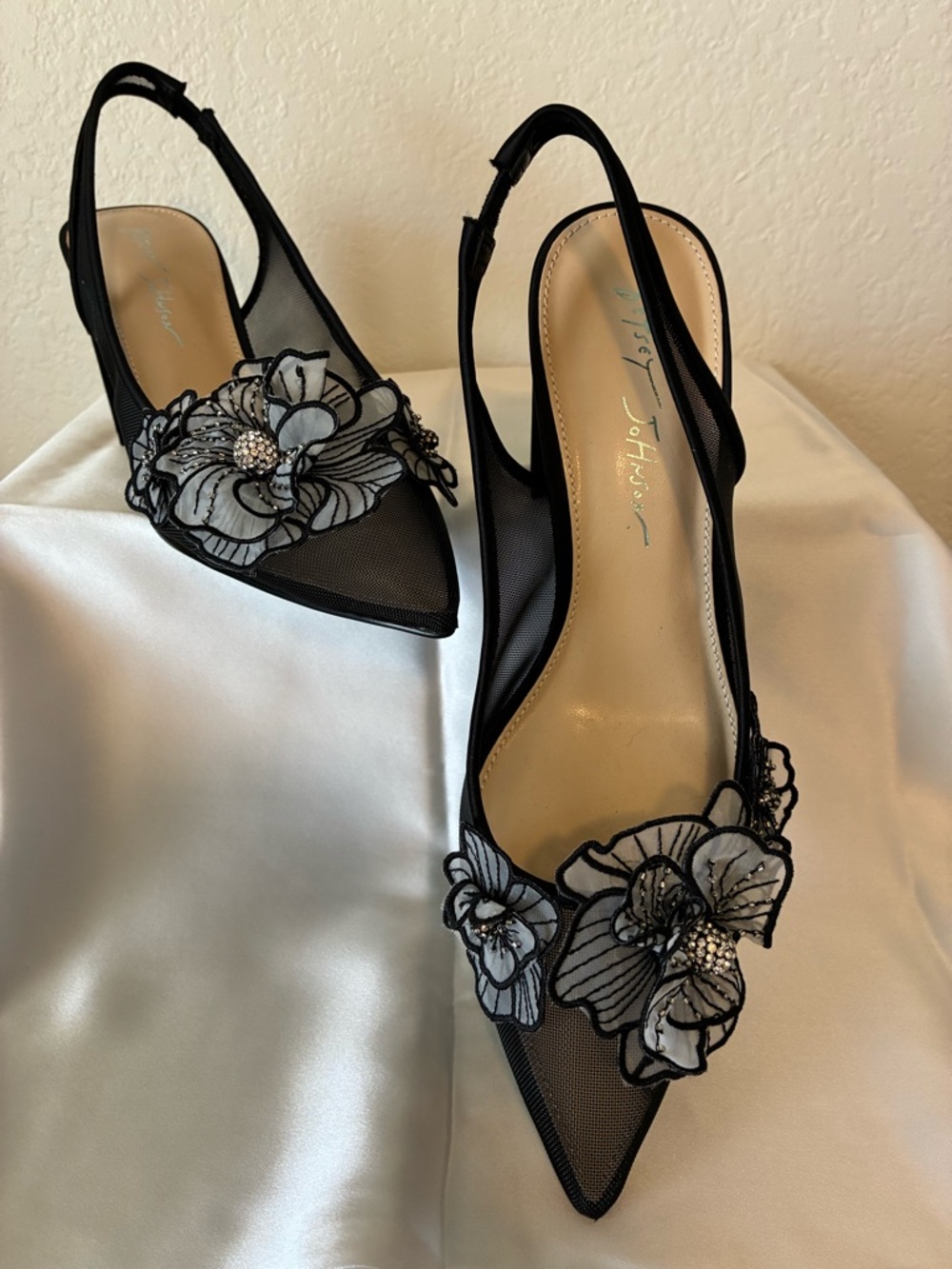 NEW Betsey Johnson Black Pointed-Toe Floral Slingback Heels